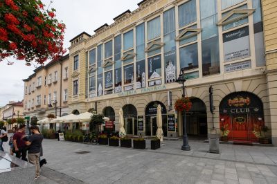 Budynek przy ul. 3 Maja 13 wsp&oacute;łcześnie po przebudowie z 2002 r. Fot. Grzegorz Bukała Urząd Miasta Rzeszowa